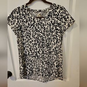 Lilly Pulitzer Black and White Leopard Print Tee- Small